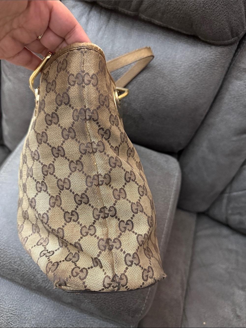 Gucci Tan GG Supreme Canvas Bucket Tote with Gold Hardware - Picture 4 of 10